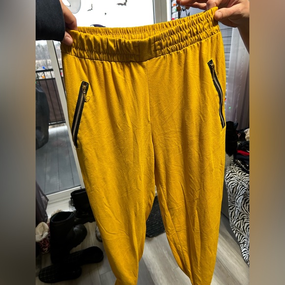 Yellow joggers - Picture 3 of 5